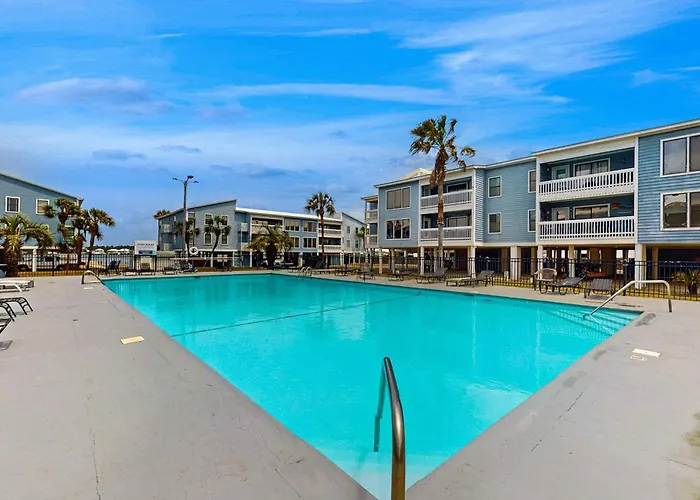Cheerful With Shared Pool Pier And Access Holiday home *